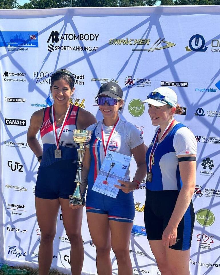 Las compatriotas Nicole Martínez (izq.) y Alejandra Alonso, segunda y primera, en Austria.