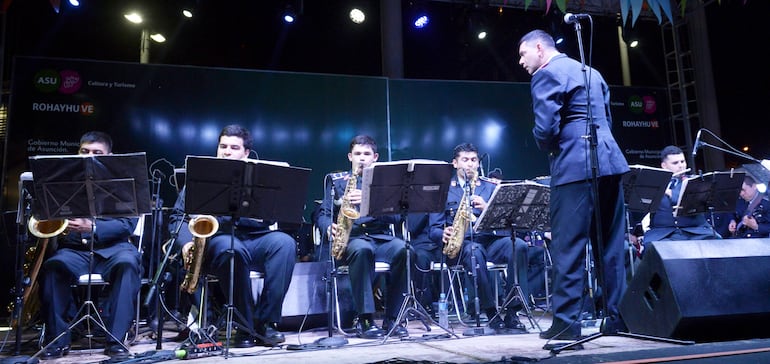 Instrumentos de viento, percusión y teclado forman parte de la Jazz Band, dirigida por el maestro Óscar Barreto.