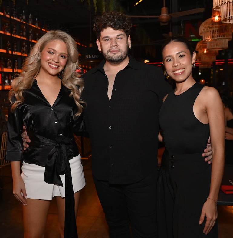 Erica Mercado, Javier Álvarez y Elizabeth López.