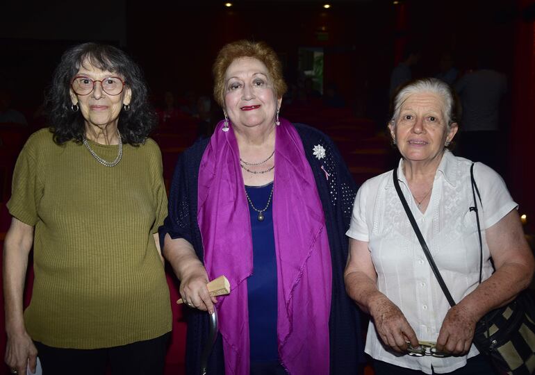 Line Bareiro, María Estella Cáceres Almada y Celsa Ramírez.