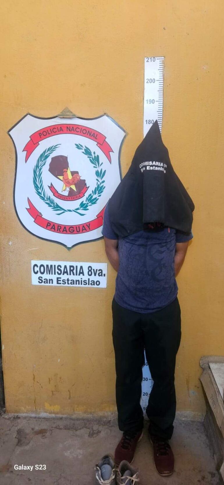 
El detenido como presunto autor de la golpiza a su esposa se encuentra recluido en la Comisaría de Santaní 
