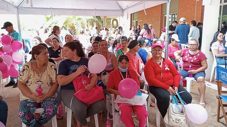 Realizan varias actividades en el Incan para conmemorar la lucha contra el cáncer de mama.