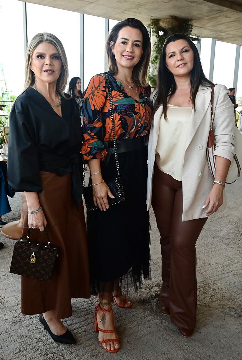 Mónica Turitich, Liliana López y Noelia Mazacotte. 