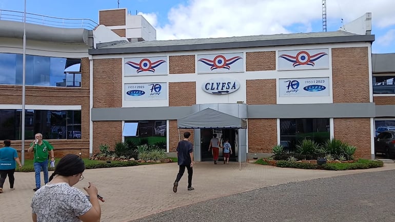 Compañía de Luz y Fuerza S.A. (Clyfsa), encargada de la distribución de electricidad en Villarrica.