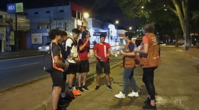 Varios peregrinos que utilizaron el trayecto de la ruta PY 02 fueron asistidos en la zona de Capiatá por el puesto instalado por la Municipalidad de Capiatá.