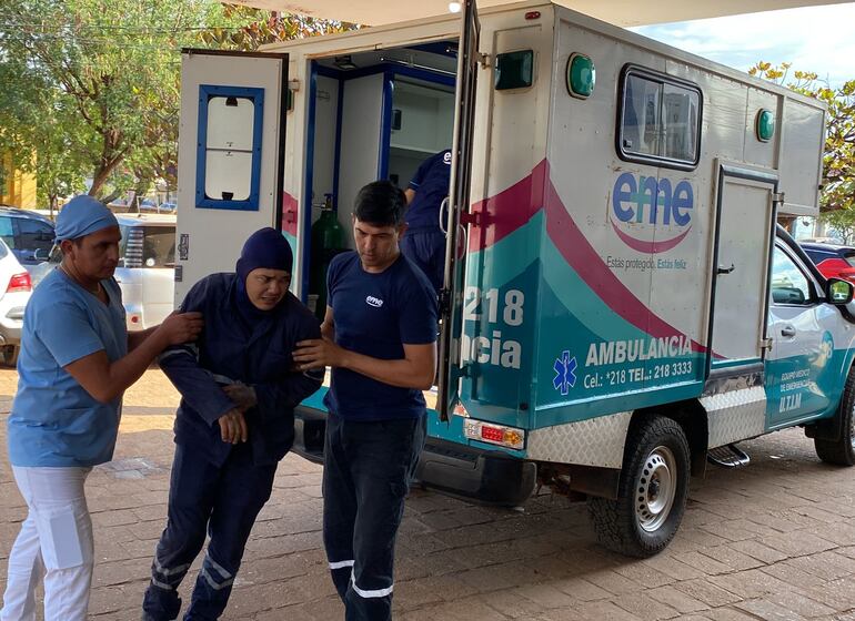 Momento en que uno de los pacientes ingresaba al Hospital con síntomas de intoxicación.