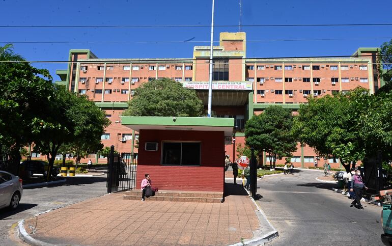 El paciente está internado en el Hospital Militar Central de las Fuerzas Armadas, en Asunción.