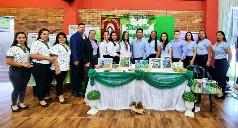 En el primer lugar en mejor stand se destacó el trabajo de los funcionarios de la USF del distrito de Yaguarón.