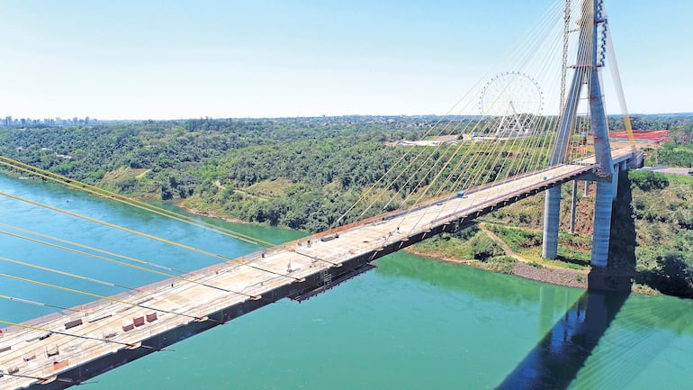 El Puente de la Integración entre Brasil y nuestro país está en proceso de terminación. Foto gentileza, Éver Portillo, Itaipú Binacional.