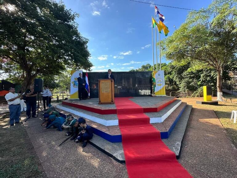 El acto se desarrolló en la Plaza Defensores del Chaco de Caacupé.