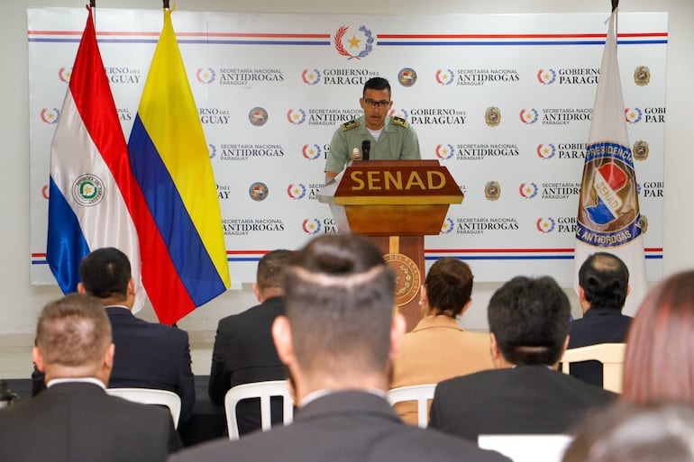 Agentes de la Senad reciben capacitación de especialistas de la Policía Nacional de Colombia.