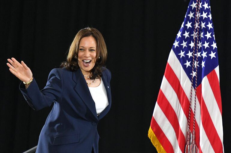 La vicepresidenta de EE. UU., Kamala Harris, habla después de visitar un evento de movilización de vacunas en el Centro Comunitario Phillis Wheatley en Greenville, Carolina del Sur, el 14 de junio de 2021.