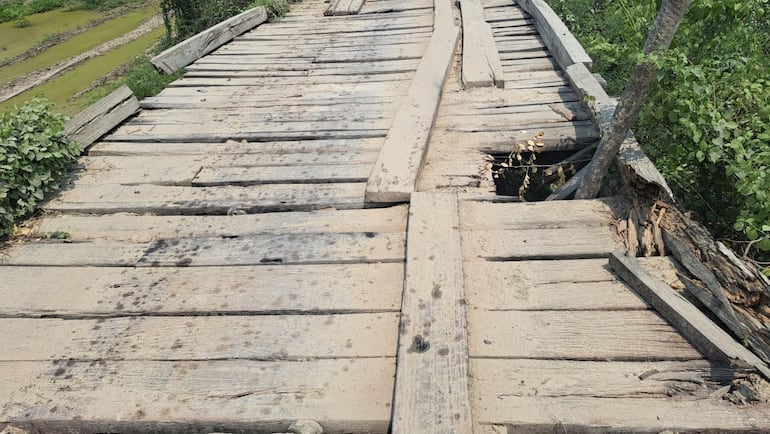 Estado actual del puente en el camino que conduce a Fuerte Olimpo, en la zona conocida como Sorpresa.