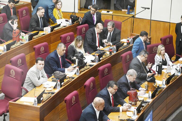 Bancada cartista, que dio la mayor parte de los votos para la restitución de los fueros a los senadores investigados por la Justicia.