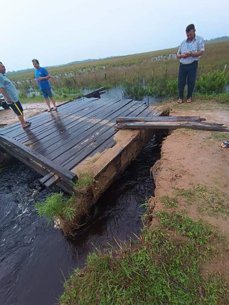 Varios puentes de madera necesitan ser reparados en el departamento de Ñeembucú.