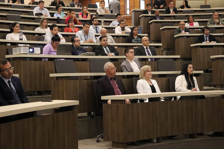 Apertura de la Maestría en Ciencias Actuariales, que es ofrecida por la Facultad de Ciencias Contables, Administrativas y Económicas de la Universidad Católica “Nuestra Señora de la Asunción” Campus Asunción en conjunto con el Banco Central del Paraguay (BCP).