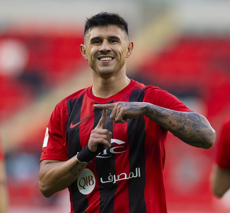 Adam Bareiro y el festejo de su primer gol en el fútbol de Qatar.