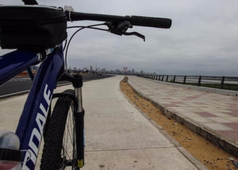 Con la construcción de una biscisenda en el tramo Chaco'i - Asunción, por primera vez se podrá cruzar el río Paraguay en bici en forma segura.