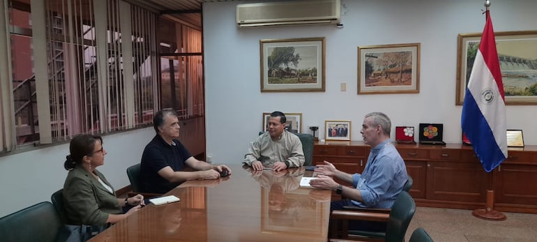 Reunión con representantes de la Cooperación de la Unión Europea para analizar posible colaboración en proyectos de fortalecimiento del Sistema Eléctrico de la ANDE.