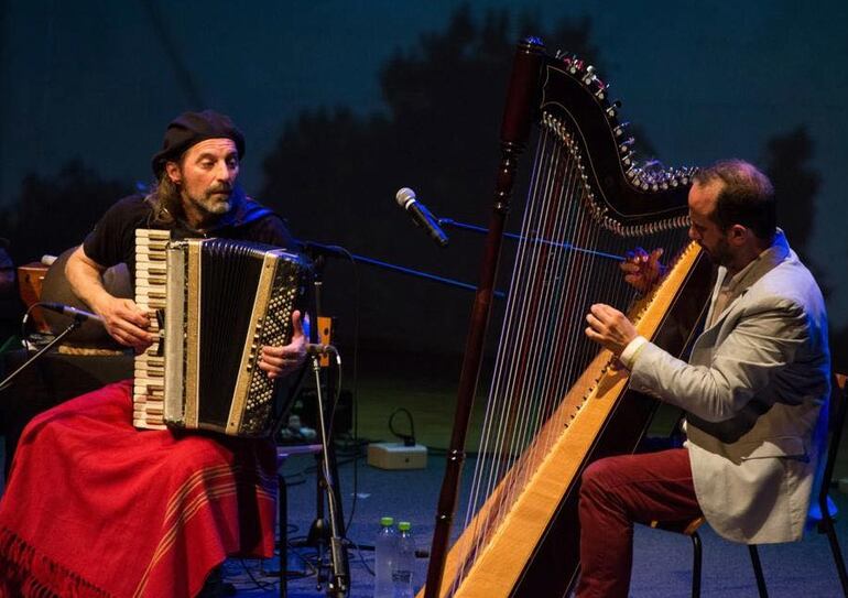 Chango Spasiuk y Sixto Corbalán, en un reciente concierto que tuvo lugar en Asunción.