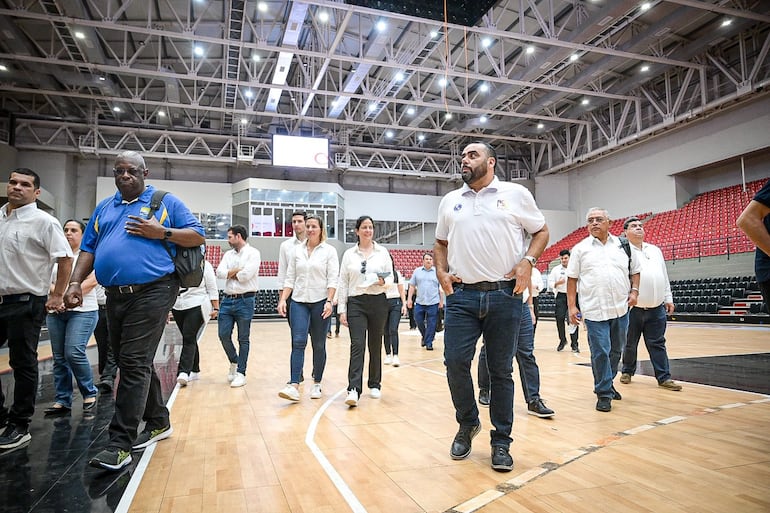 Acompañados del ministro de Deportes, César Ramírez, representantes de Panam Sport observaron el  Arena SND.