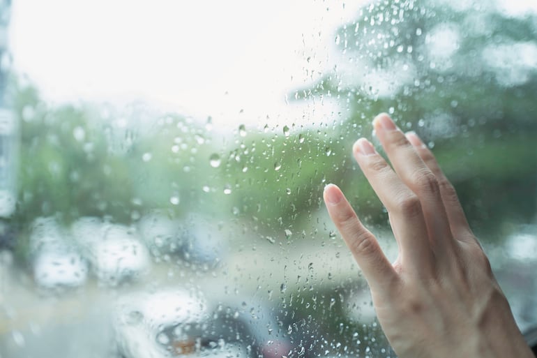 El impacto del clima en nuestro bienestar emocional es un área de interés en la psicología. ¿Pero qué tan real es la depresión causada por días nublados y lluviosos?