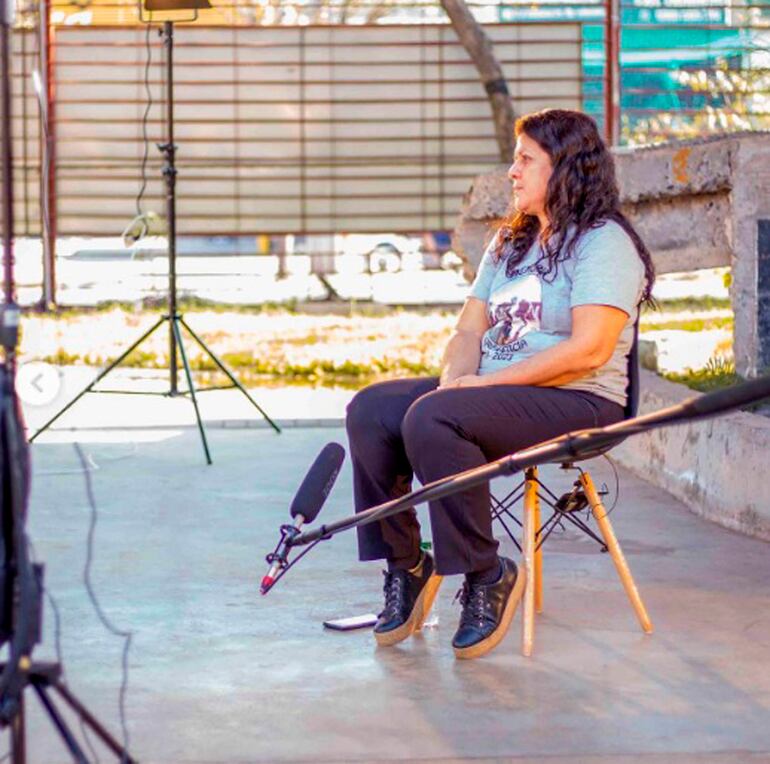 Liz Torres, de la Coordinadora de Víctimas del Ycuá Bolaños, durante una de las entrevistas para el documental "Yvera".