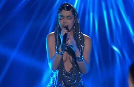 Ayelén Aye Alfonso interpretando Se fue de Laura Pausini en la primera semifinal de Factor X.
