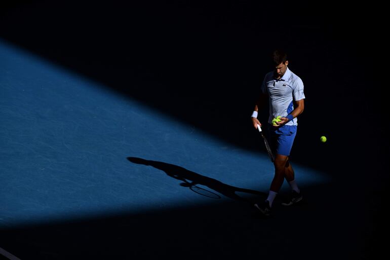 El serbio Novak Djokovic en un partido de las semifinales del Abierto de Australia 2024 en el Melbourne Park, en Melbourne, Australia.