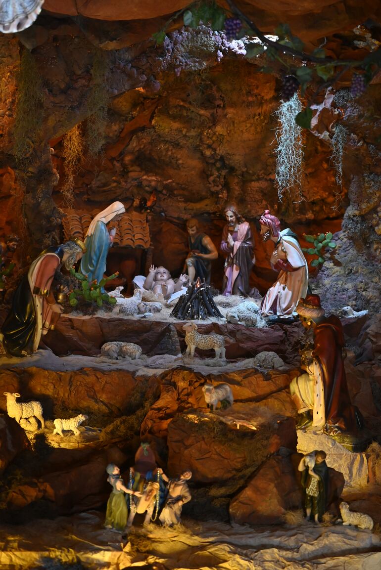 El Niño, la Virgen María y San José, donados por su hermana Griselda a Pedro Juan Caló para seguir con la tradición.