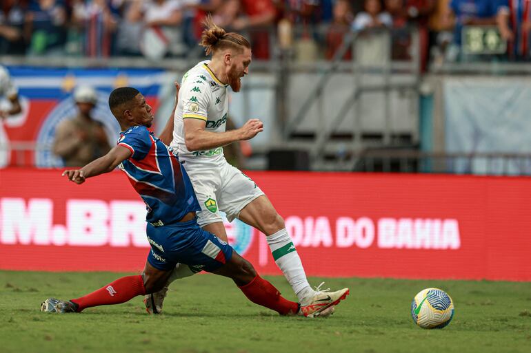 Isidro Pitta en la jugada para anotar su segundo gol contra el Bahía