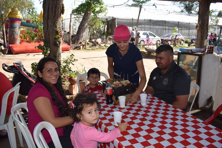 Los fines de semana, en la finca ofrecen picadas para el almuerzo a G. 50.000.