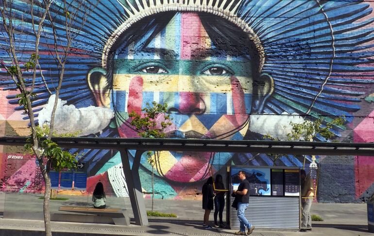 Mural de las Etnias de Eduardo Kobra, en la zona portuaria de Río de Janeiro.