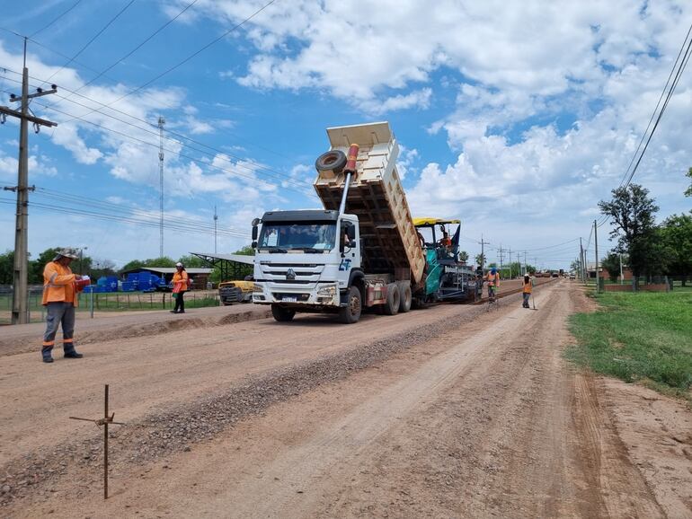 Continúan los trabajos para terminar la Ruta de la Leche. La terminación de los trabajos se prevé para los primeros meses del 2024.