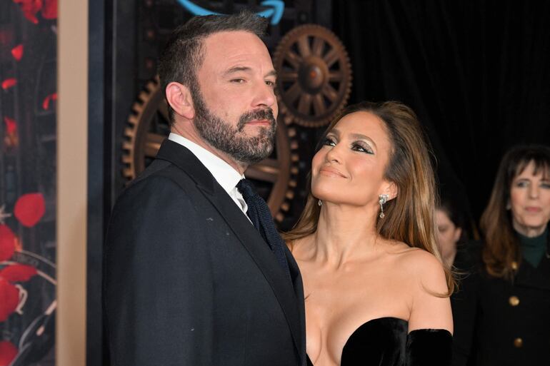 Jennifer López y Ben Affleck en la premier de "This is Me... Now: A Love Story" en el Dolby Theatre en Hollywood, California.