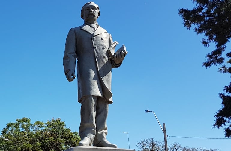 Monumento al Dr. Benjamín Aceval.