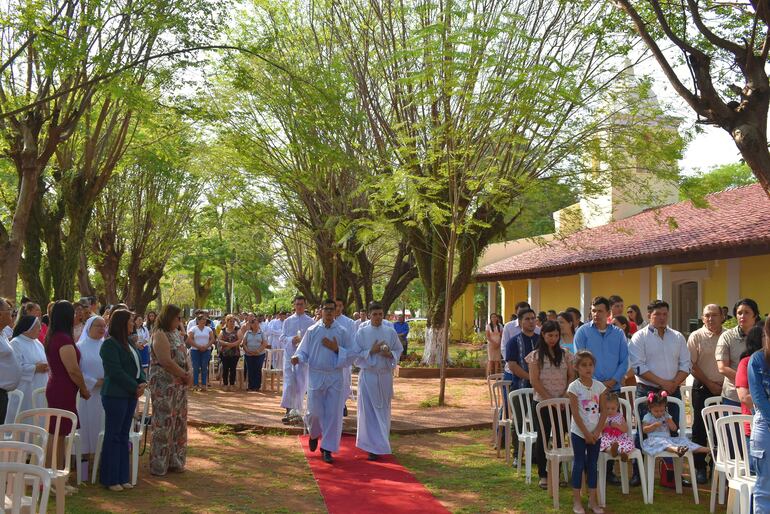 Todos los feligreses de la comunidad de Mbocayaty acompañaron la celebración religiosa. 