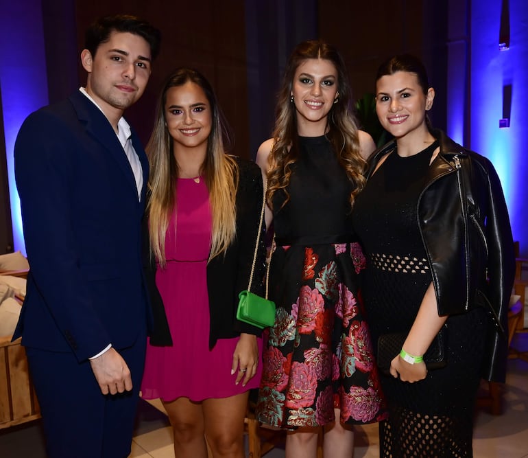 Sebastian Acevedo, Verónica Filizzola, Montserrat Alliana y Melissa Martínez.