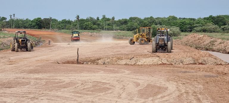 Reanudan trabajos paralizado de obras en la construcción de la ruta del progreso, en el tramo número tres.