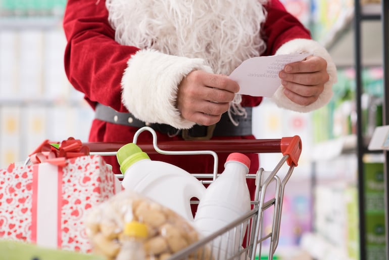 Aprovechar los días de descuento en cada rubro y en cada supermercado es una forma de ahorrar en Navidad.