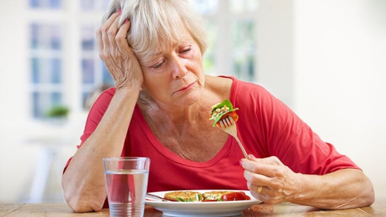 En algunos adultos mayores se va disminuyendo o alterando el sentido del gusto.