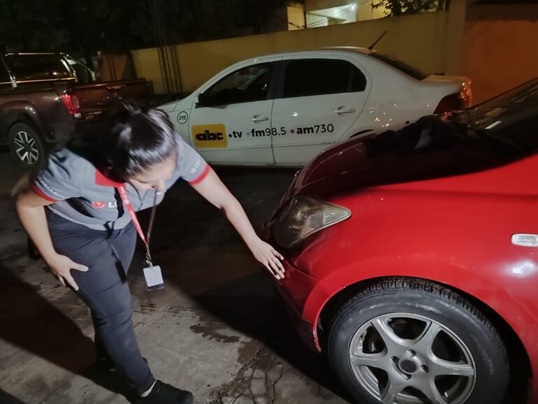 La víctima persiguió a los delincuentes con su vehículo y tras embestirlos fueron capturados.