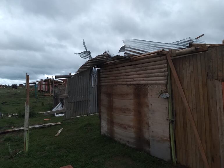 Varias viviendas precarias destruidas en la Compañía Capillita de R.I 3 Corrales.