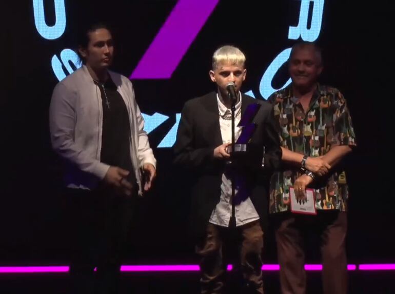 El productor Redemm, El Princi y Juan Cancio Barreto recibieron el premio a Mejor Canción Urbana.