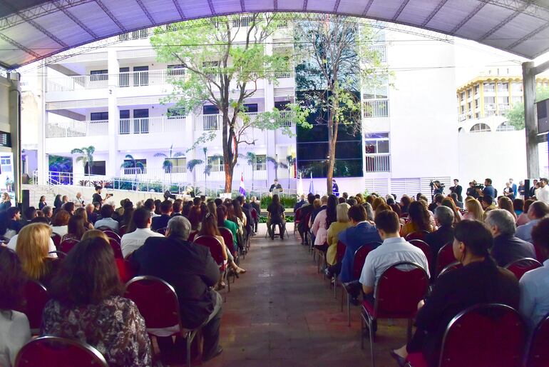 La gran comunidad educativa de la UC se sumó a la grata celebración.