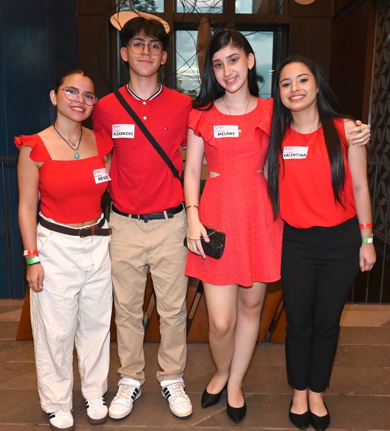 Abigail Silvano, Alexandre Ríos, Melany Subeldía y Valentina Zorrilla.