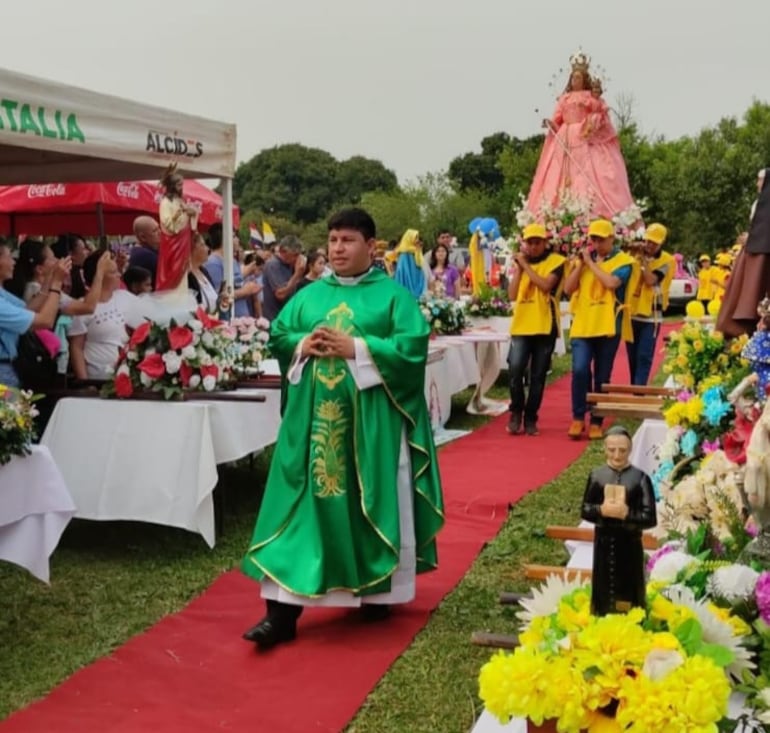 El párroco de Villeta, Darío Alfonso Pintos, experimenta su primera fiesta patronal.