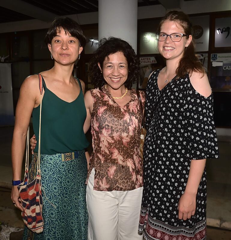 Gabriela Dyck, Valeria Vázquez y Pina Wosnitza.