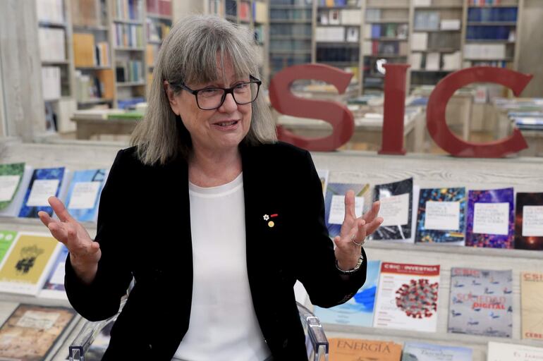 La premio Nobel de Física Donna Strickland. Sus hallazgos en láser de pulsos ultracortos han permitido curar multitud de enfermedades oculares. Ahora, la premio Nobel de Física 2018, Donna Strickland se propone mejorar la ciencia básica tras la ablación con láser para que esta técnica sea aún más eficaz en el tratamiento de tumores cerebrales o de la epilepsia.