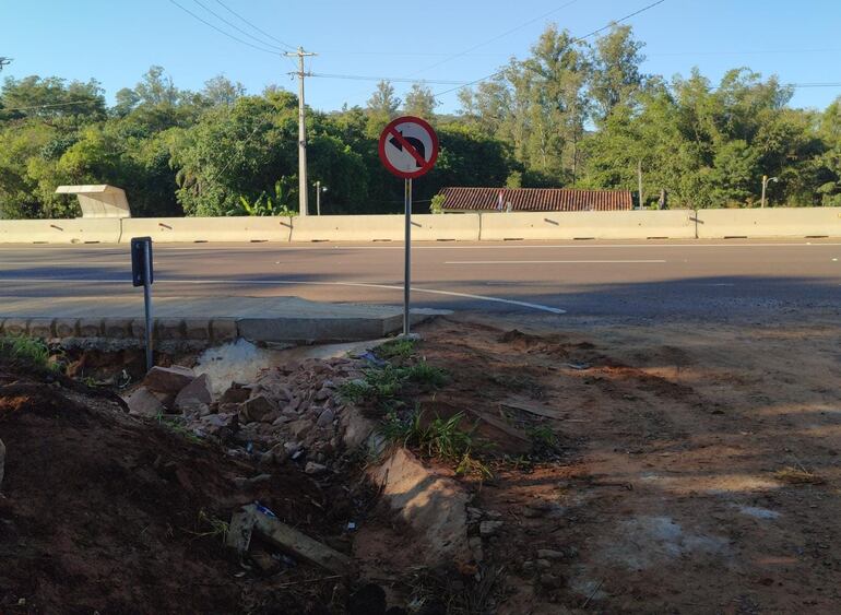 La entrada a la compañía Ytumi se encuentra en estas condiciones.